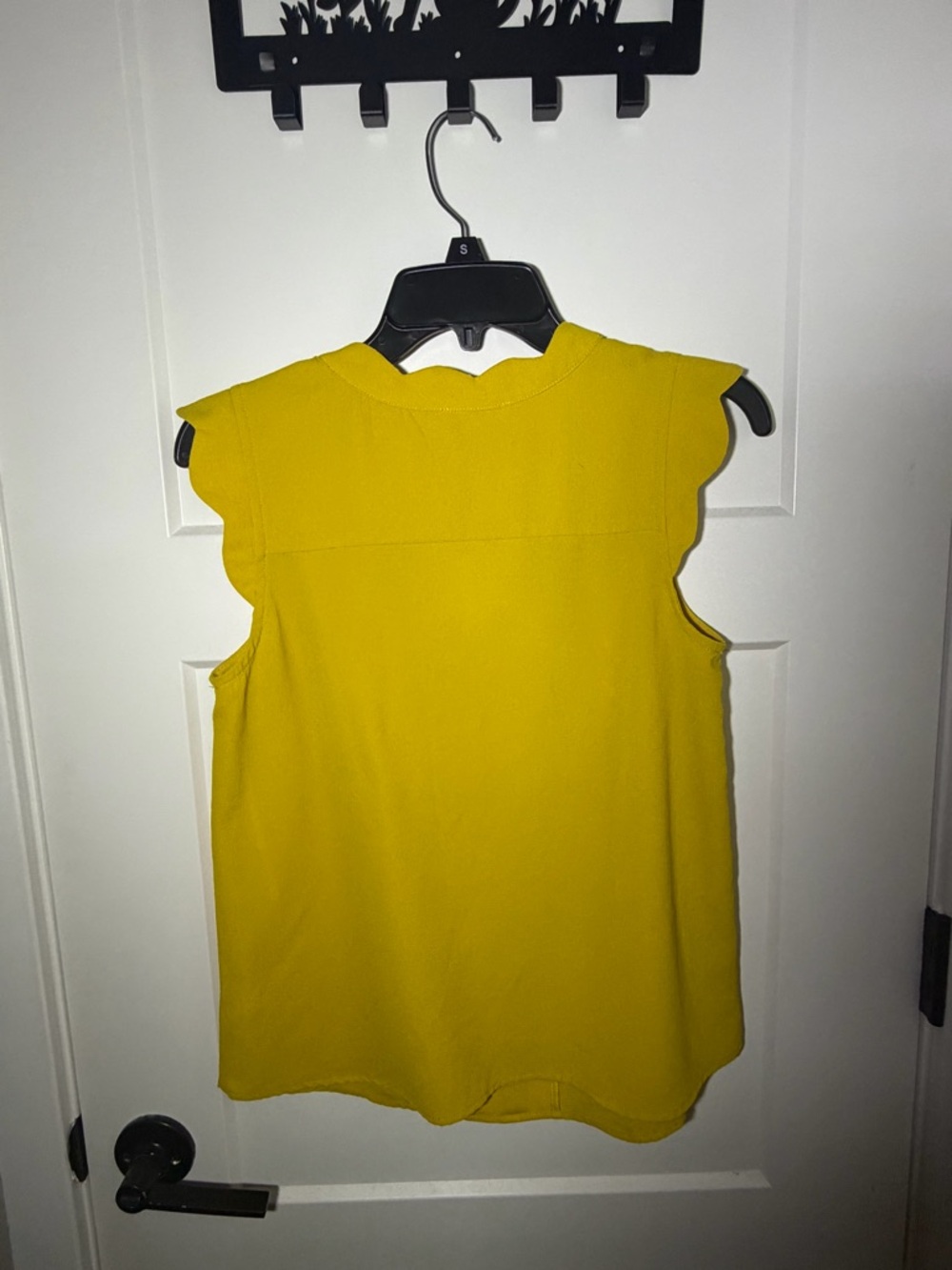 Monteau Yellow Scallop Sleeve Sleeveless Top - Picture 4 of 4